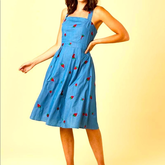 Modcloth Dresses & Skirts - Joanie Strawberry Chambray Dress